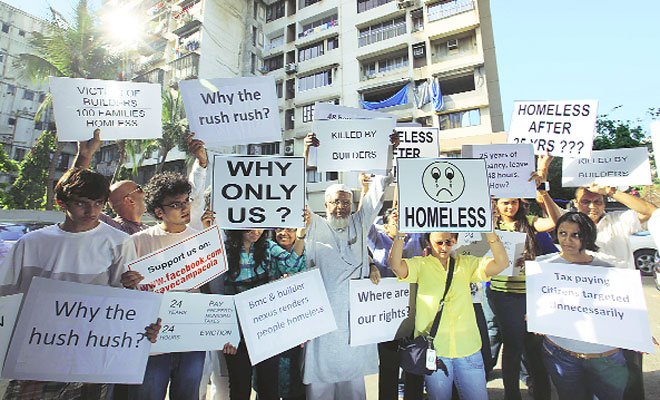 protesters from campa cola building facing demolition