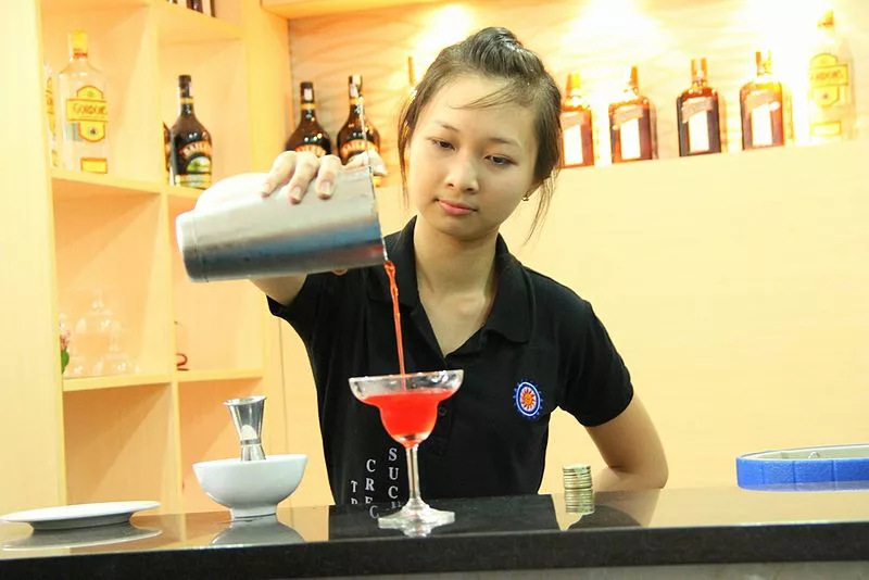 Portrait: Hutech bartender