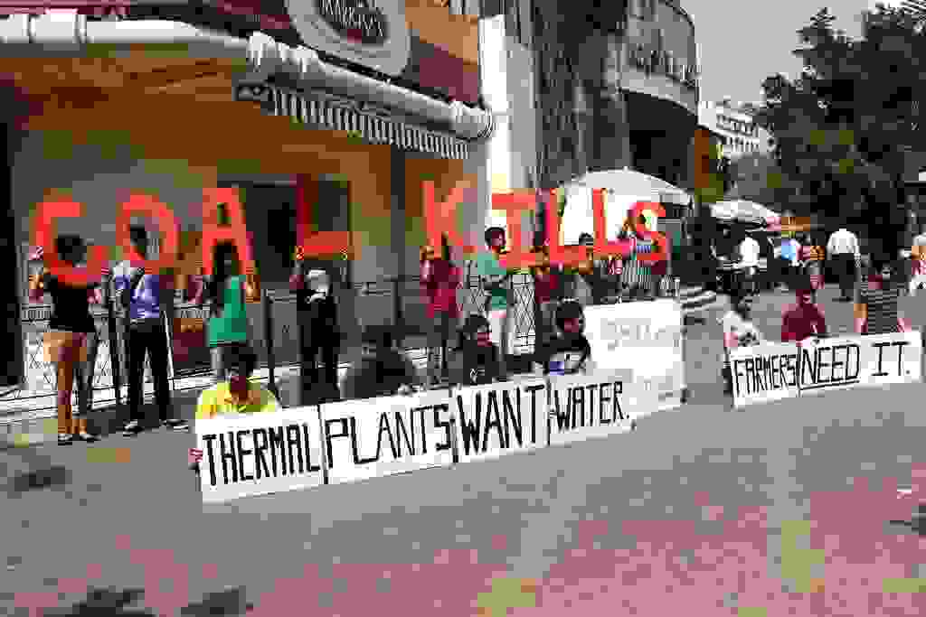 A greenpeace protest at Churchgate carries the message for maharashtra's deaf government - "Thermal Plants want water, farmers need it"