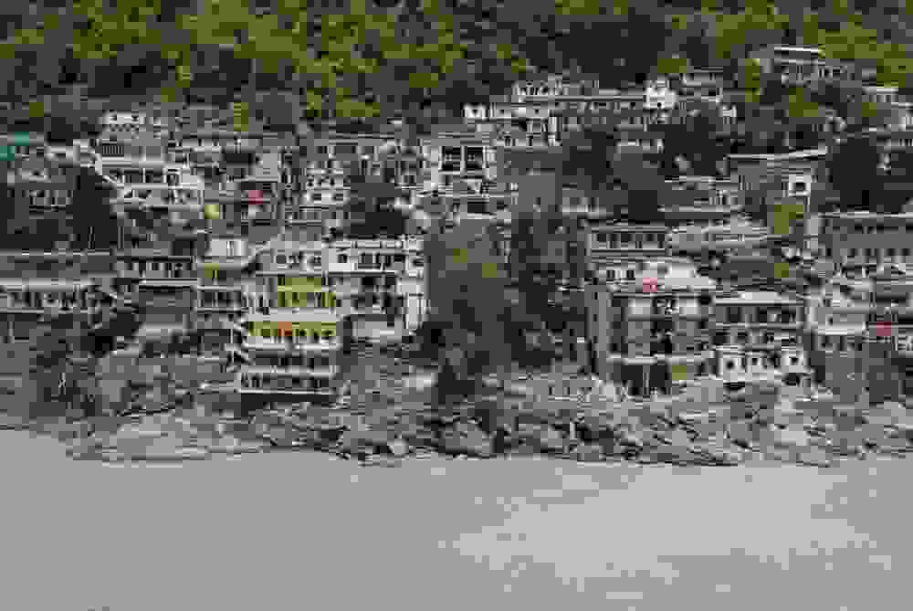 Buildings perilously close to the collapsing bank. Photo by @seedsindia