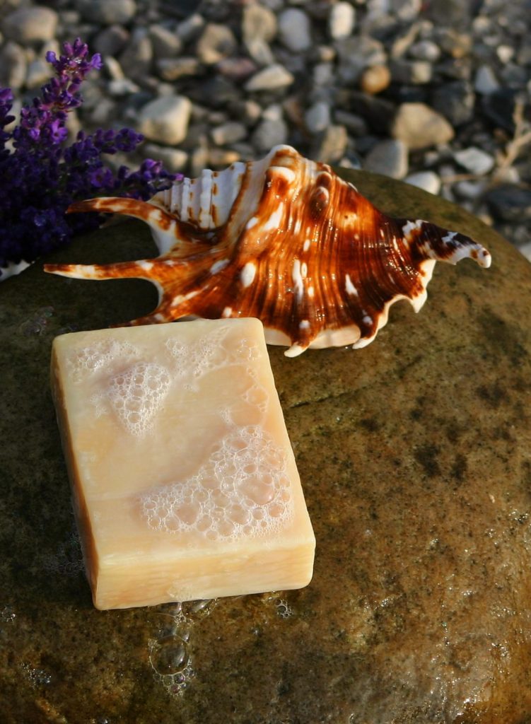 Handmade soap with extract of stinging nettle (Urtica dioica) by Malene Thyssen