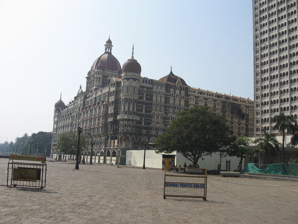 Cordon at Taj Mahal hotel during Mumbai 26/11 Attack